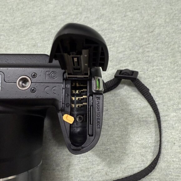 Kodak PIXPRO AZ501 Digital Camera 50x TESTED WORKING Battery Strap & Case - Picture 7 of 8